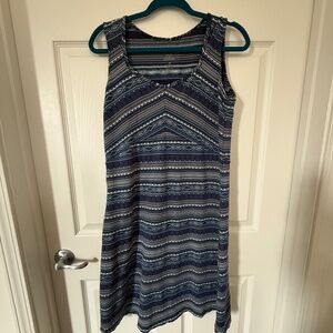 sherpa adventure gear dress, with zippered side pocket, size Medium